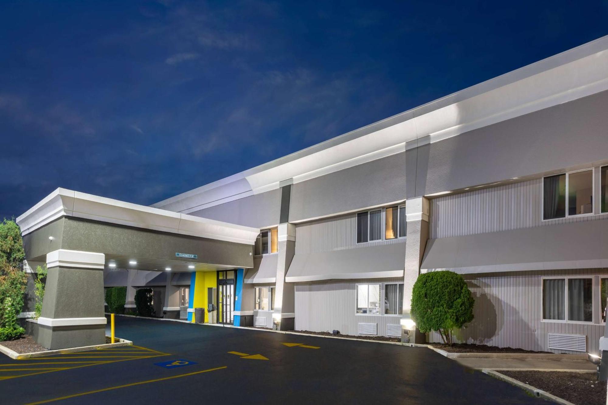 Days Inn By Wyndham Pleasant Prairie Kenosha Buitenkant foto